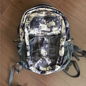 The North Face Recon Printed Gray/White Backpack